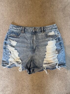 American Eagle Light Wash Super Distressed Curvy Mom Shorts Size 12